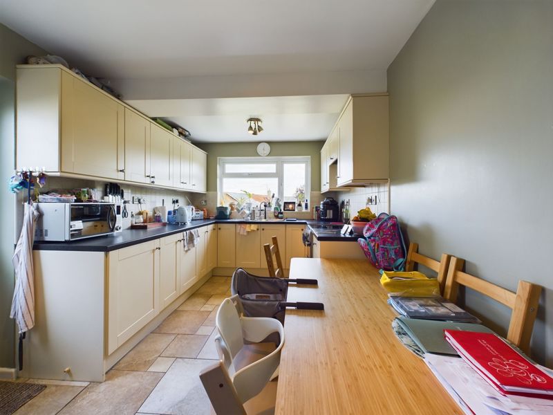 3 bed house for sale in Ridgway, Crewkerne  - Property Image 2