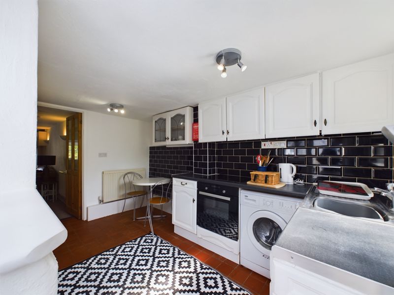 2 bed cottage for sale in Lower Street, Merriott  - Property Image 3