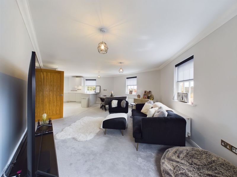 2 bed for sale in Shepherd Court, Yeovil 4