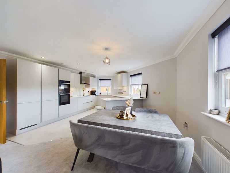 2 bed for sale in Shepherd Court, Yeovil 8