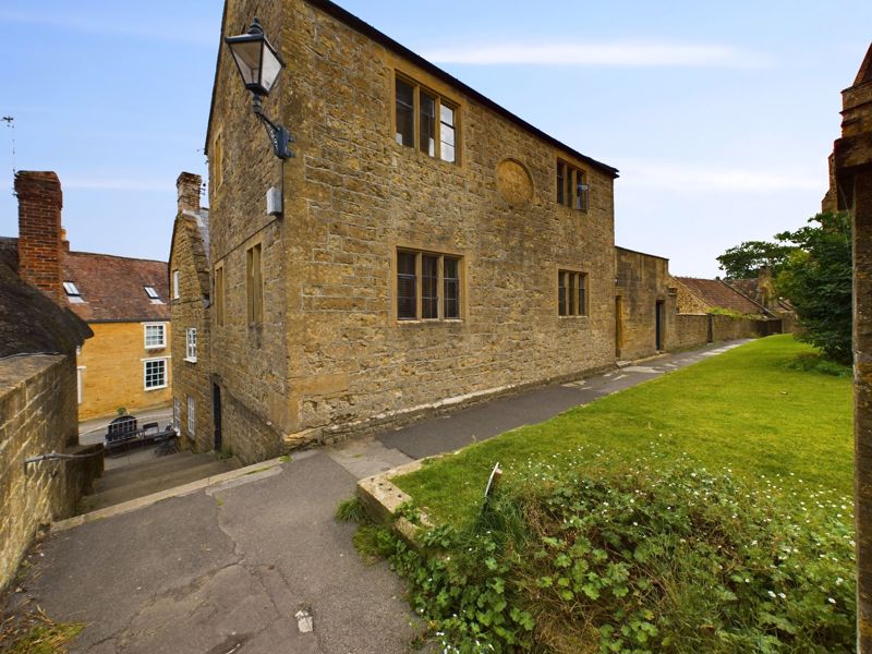 3 bed cottage for sale in St James's Street, South Petherton  - Property Image 8