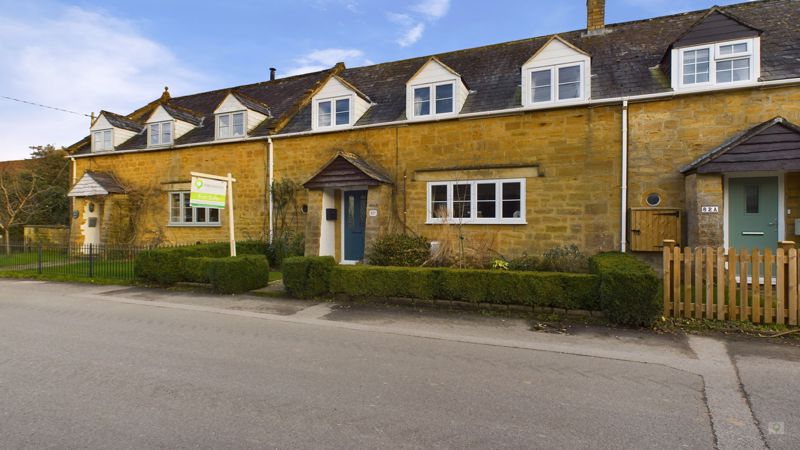 4 bed cottage for sale in Lower Street, Merriott  - Property Image 1