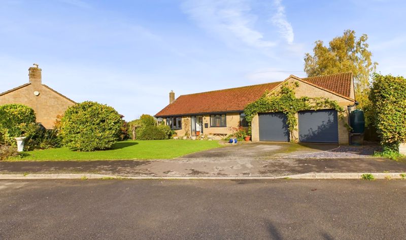 3 bed bungalow for sale in Rickhay Rise, West Chinnock  - Property Image 1