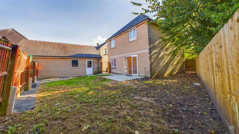 3 bed house for sale in Willow Way, Crewkerne  - Property Image 3