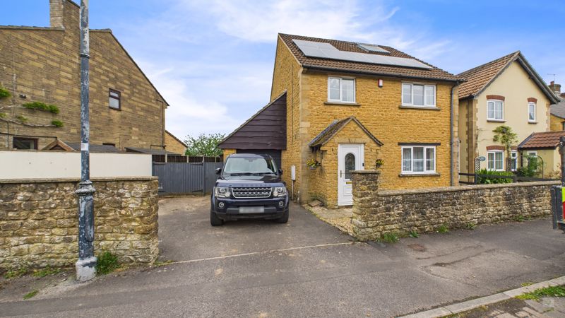 4 bed house for sale in Lampreys Lane, South Petherton - Property Image 1