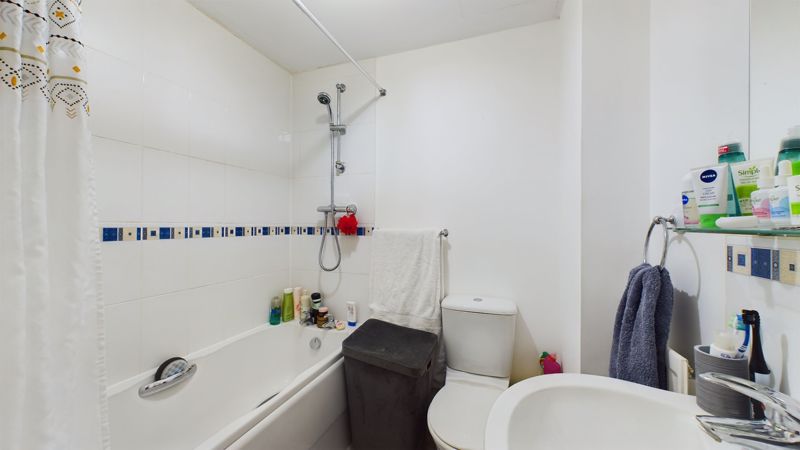 2 bed for sale in Percivale Road, Yeovil  - Property Image 9