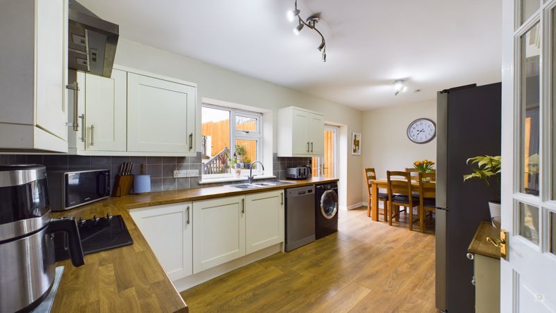 3 bed house for sale in Furland Road, Crewkerne  - Property Image 9