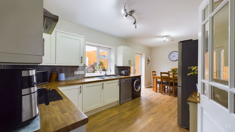 3 bed house for sale in Furland Road, Crewkerne  - Property Image 2