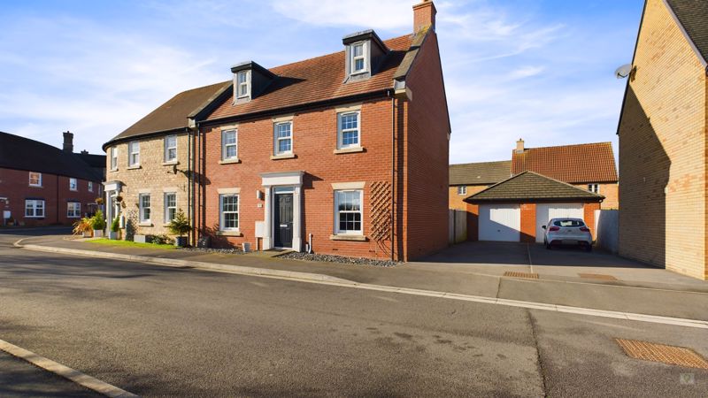 4 bed house for sale in Long Orchard Way, Martock  - Property Image 9