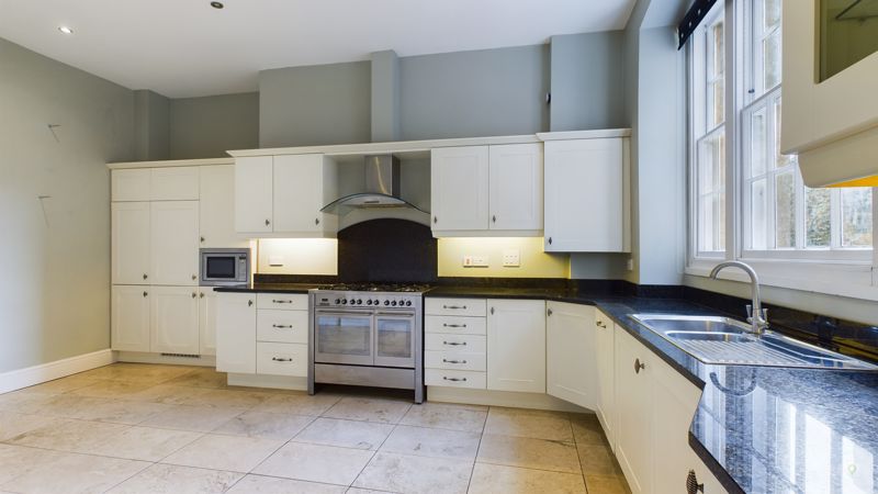 4 bed house to rent in Dorchester Road, Yeovil 9