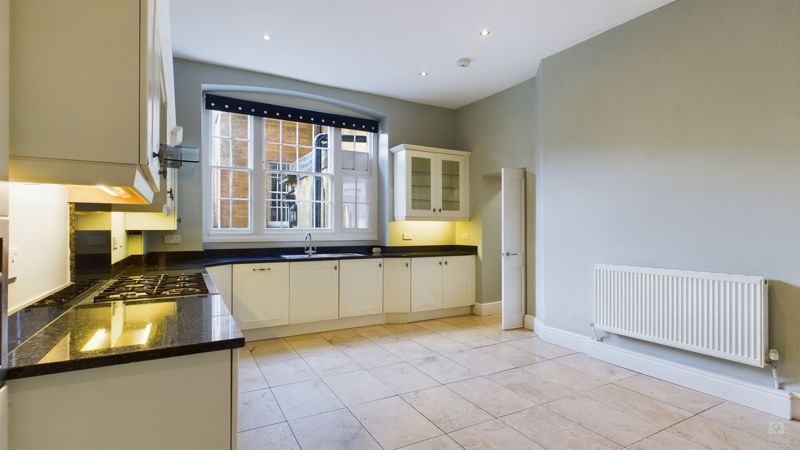 4 bed house to rent in Dorchester Road, Yeovil 2