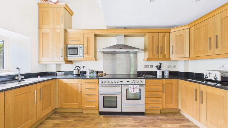 3 bed house for sale in New Cross Court, West Lambrook 2