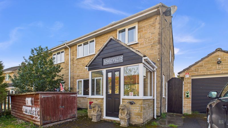 3 bed house to rent in West Street, South Petherton, TA13