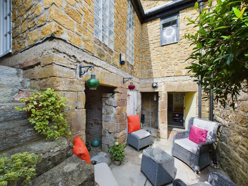 4 bed house to rent in St James's Street, South Petherton  - Property Image 8