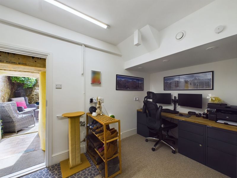 4 bed house to rent in St James's Street, South Petherton  - Property Image 11