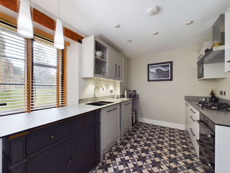4 bed house to rent in St James's Street, South Petherton  - Property Image 3