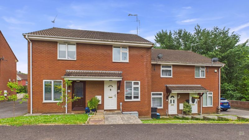 2 bed house for sale in Summerhouse View, Yeovil, BA21