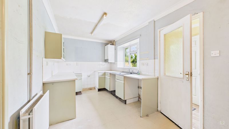 3 bed house for sale in Hyde Road, Montacute 2