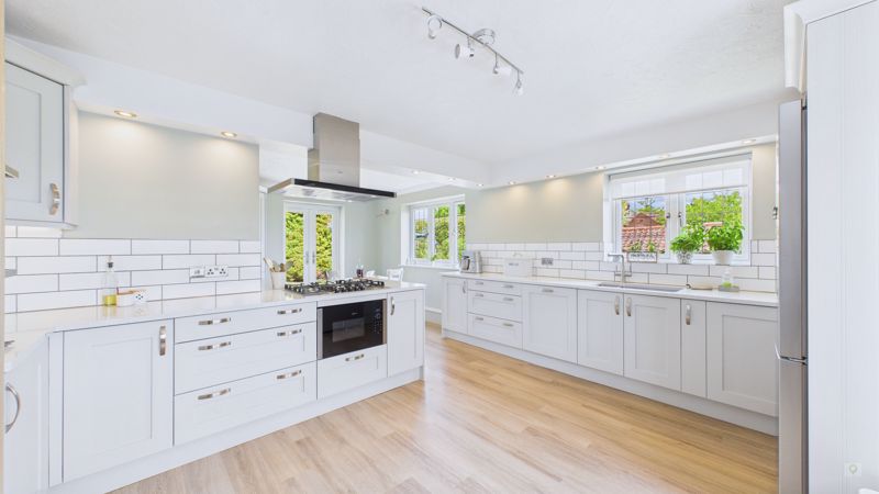 3 bed bungalow for sale in Hawthorn Hill, East Lambrook  - Property Image 5