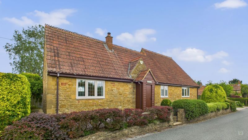 3 bed bungalow for sale in Hawthorn Hill, East Lambrook  - Property Image 9