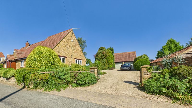 3 bed bungalow for sale in Hawthorn Hill, East Lambrook 22