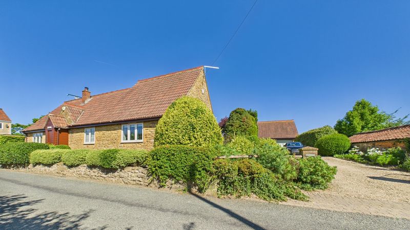 3 bed bungalow for sale in Hawthorn Hill, East Lambrook  - Property Image 22