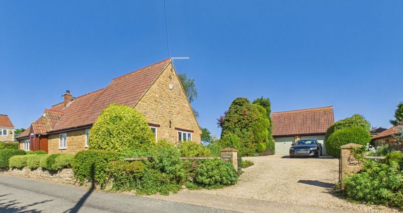 3 bed bungalow for sale in Hawthorn Hill, East Lambrook  - Property Image 1