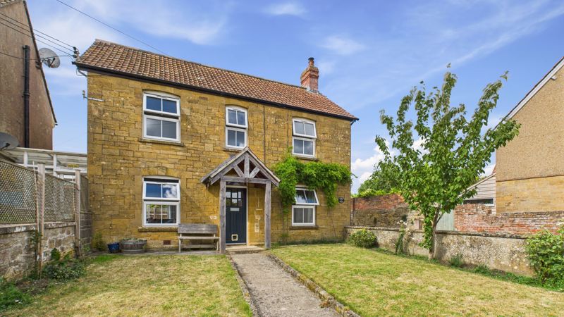 3 bed house to rent in Silver Street, Martock, TA12