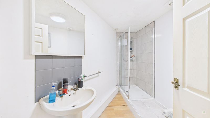 1 bed for sale in St. James Street, South Petherton  - Property Image 4