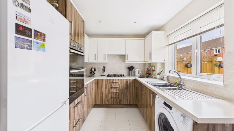 3 bed house for sale in Monarch Road, Crewkerne  - Property Image 2