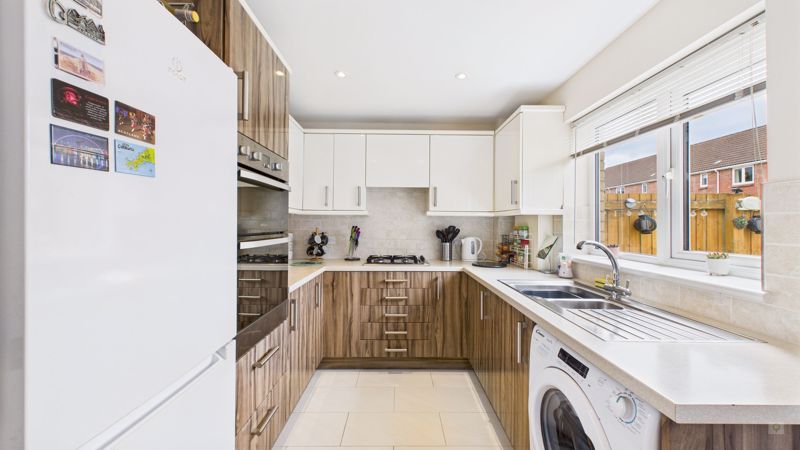 3 bed house for sale in Monarch Road, Crewkerne 9