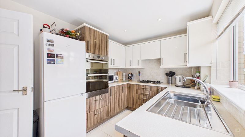 3 bed house for sale in Monarch Road, Crewkerne 10