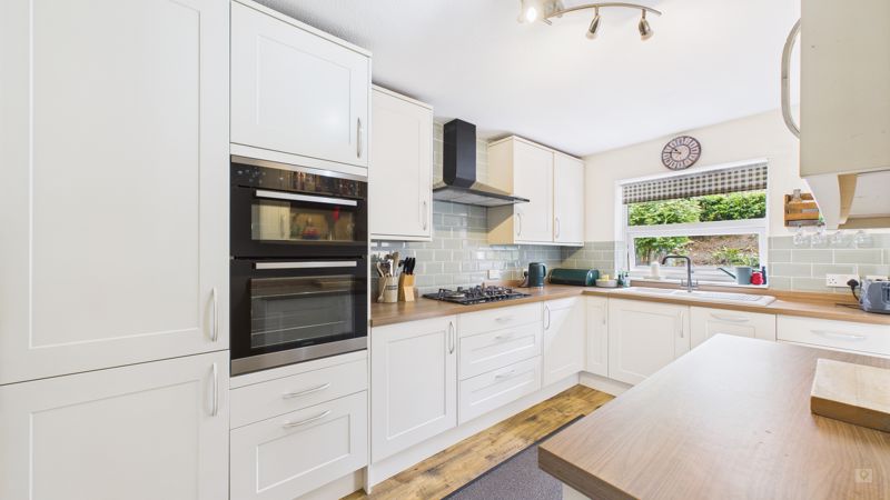 3 bed house for sale in Sycamore Drive, Crewkerne 2
