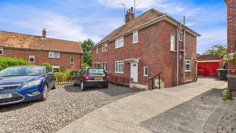 3 bed house for sale in St. Andrews Road, Yeovil  - Property Image 1