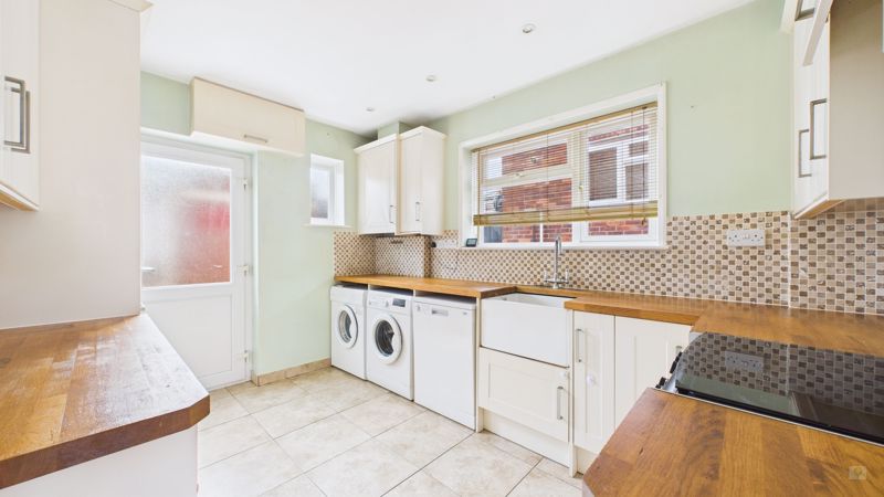3 bed house for sale in St. Andrews Road, Yeovil 2