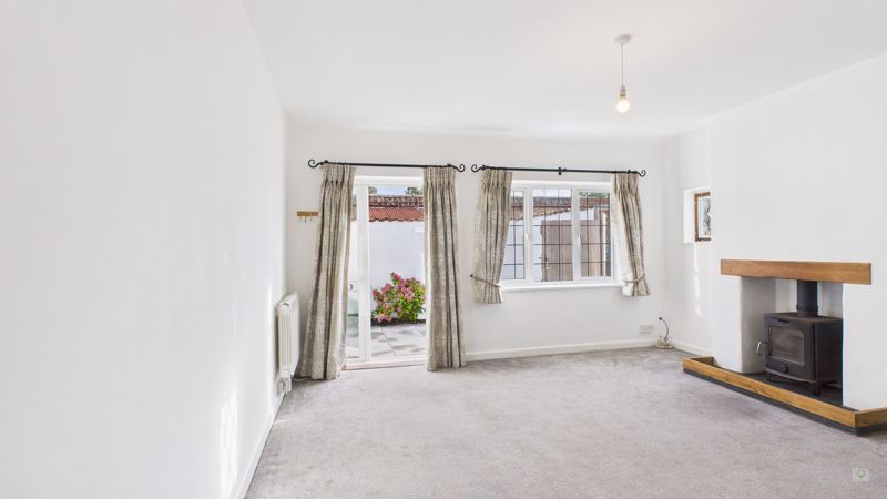 2 bed bungalow to rent in Fordhay, Yeovil 3