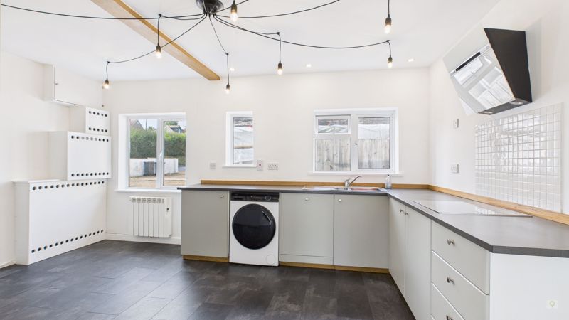 2 bed bungalow to rent in Fordhay, Yeovil  - Property Image 2