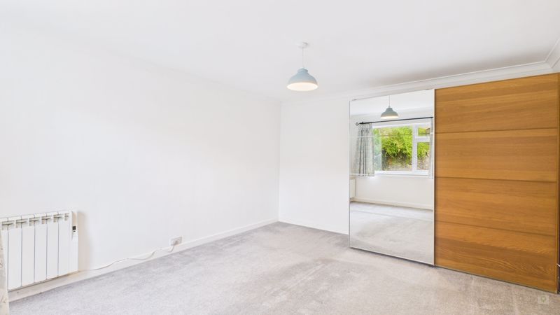 2 bed bungalow to rent in Fordhay, Yeovil 4