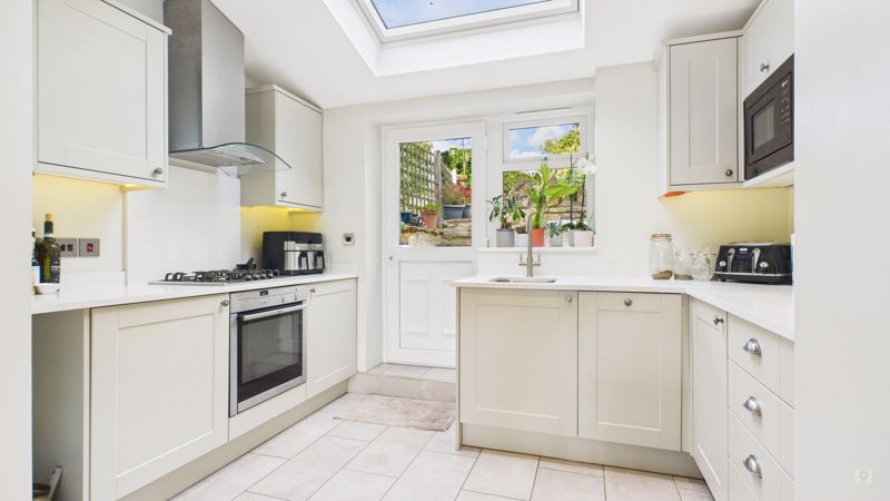 3 bed house for sale in Ham Hill, Stoke-Sub-Hamdon 2