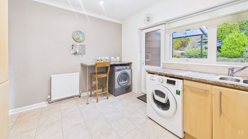 4 bed bungalow for sale in Nash Lane, Yeovil 2