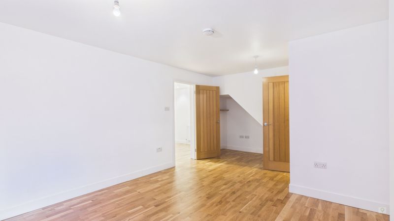 2 bed house to rent in Middle Street, Misterton 1