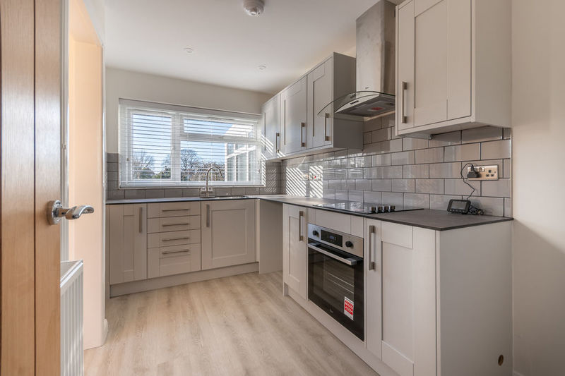 3 bed house to rent in Folly Fields, Yeovil 2