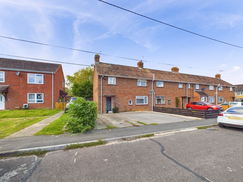 3 bed house for sale in Stapleton Close, Martock  - Property Image 1