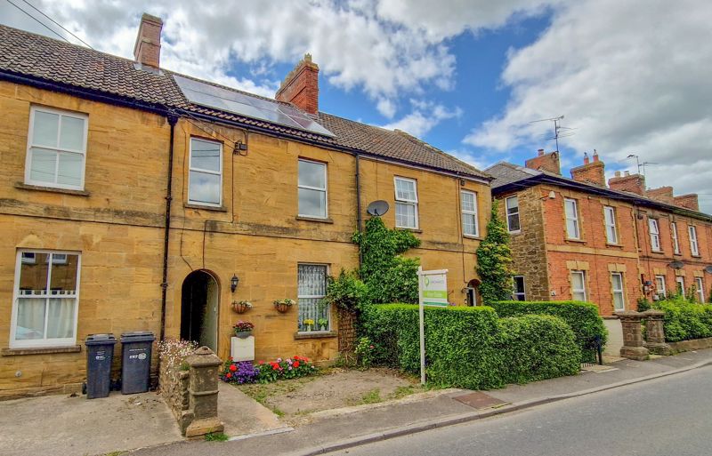 3 bed cottage for sale in North Street, Martock  - Property Image 1