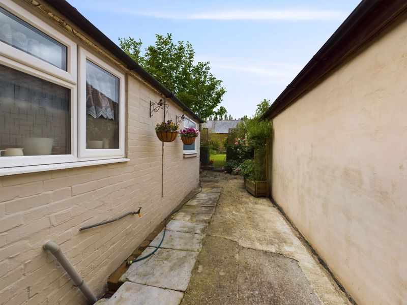 3 bed cottage for sale in North Street, Martock  - Property Image 12