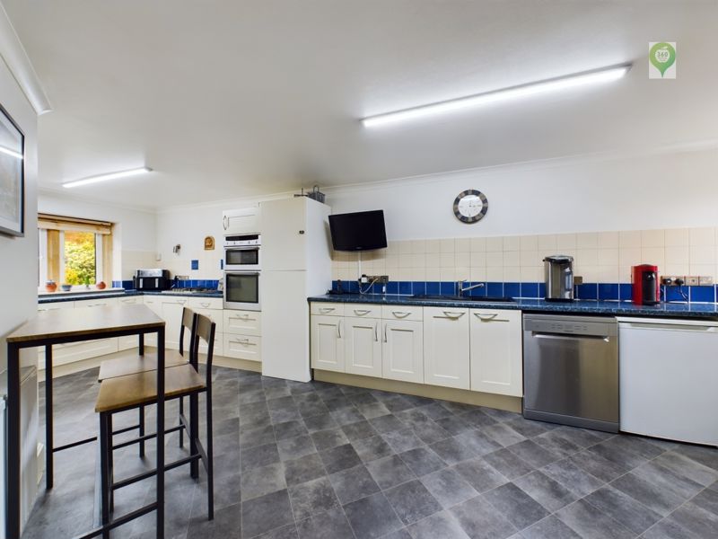 3 bed for sale in Prigg Lane, South Petherton  - Property Image 2