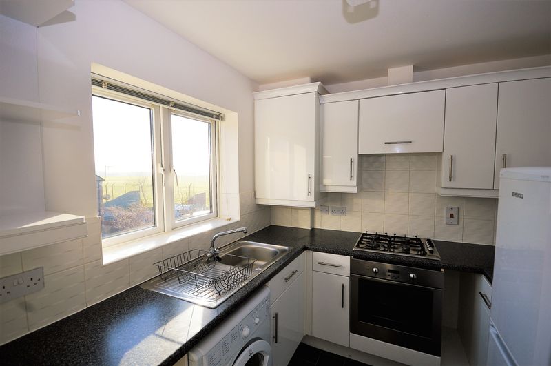 2 bed to rent in Bell Chase, Yeovil  - Property Image 3