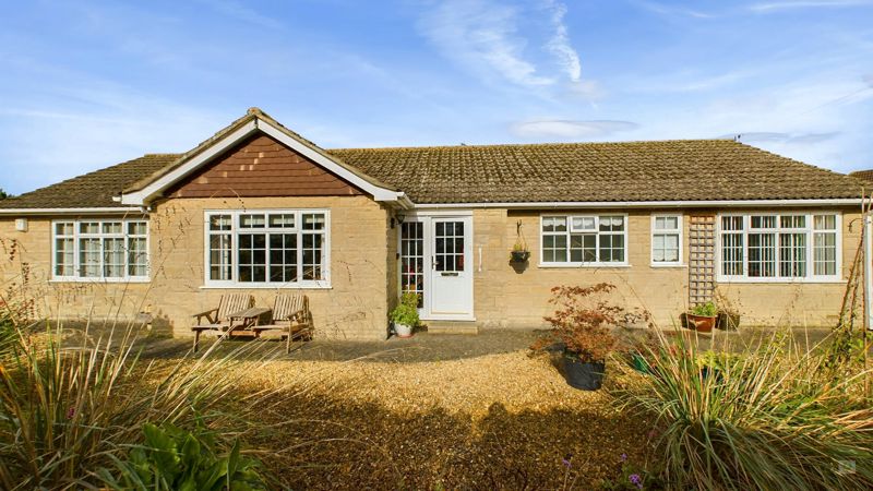 3 bed bungalow for sale in Lightgate Lane, South Petherton  - Property Image 3