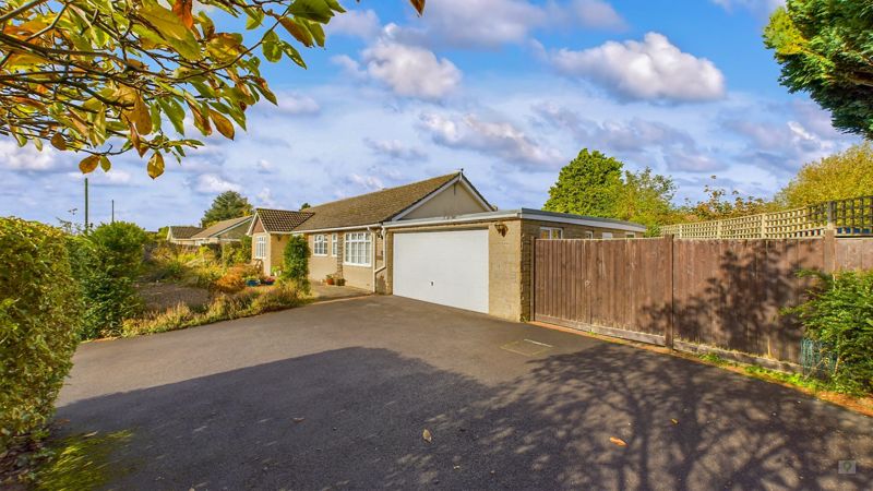 3 bed bungalow for sale in Lightgate Lane, South Petherton  - Property Image 2