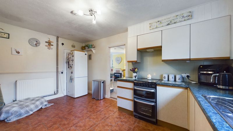 3 bed house for sale in Hitchen, Merriott  - Property Image 3